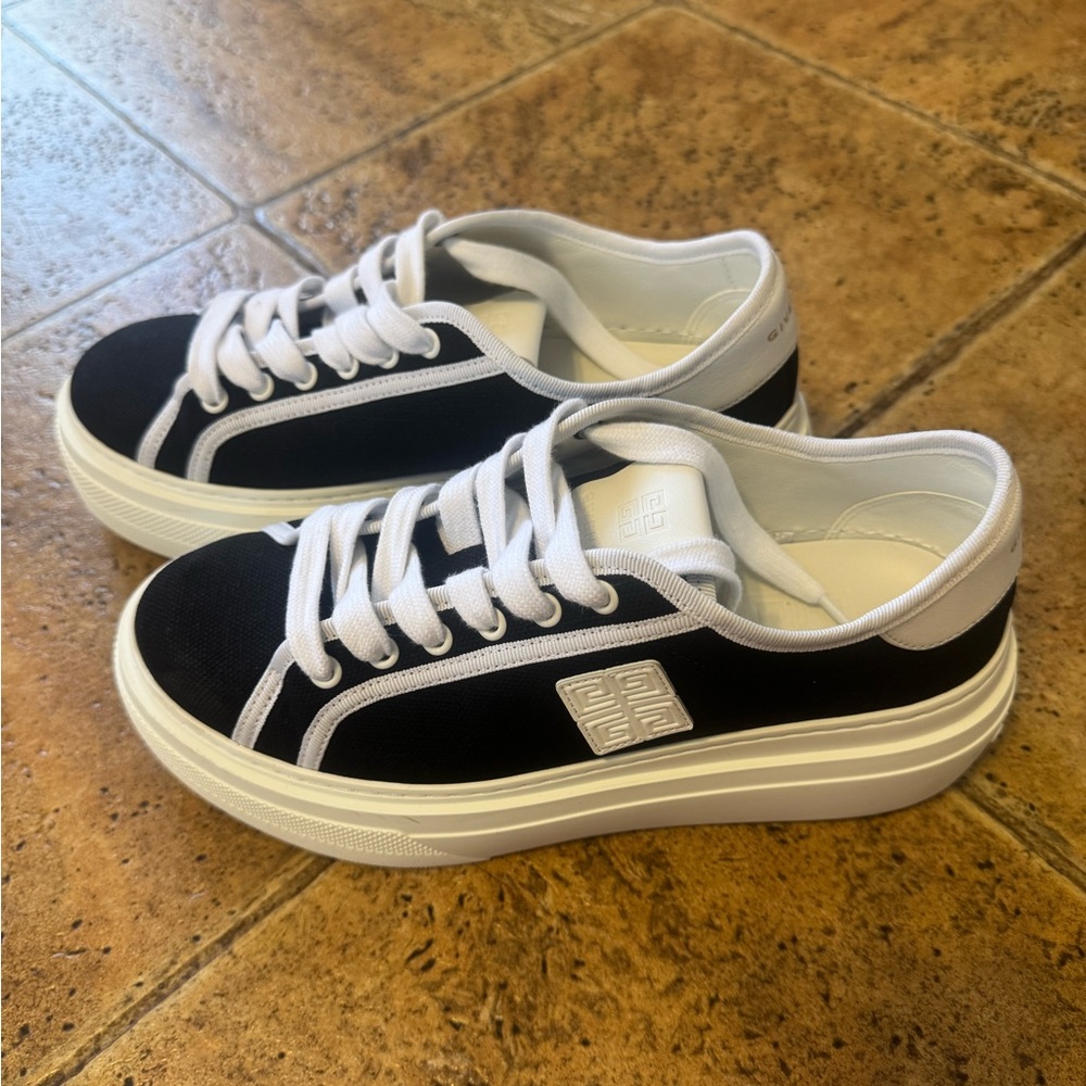 Givenchy City Platform Women Sneakers - Picture 4 of 13